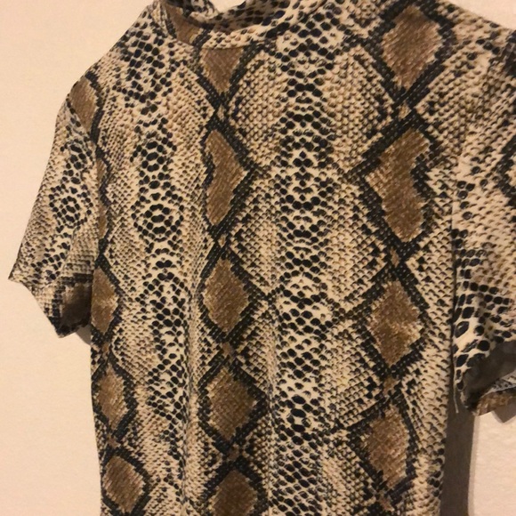 CUTE SNAKESKIN TOP - Picture 2 of 2